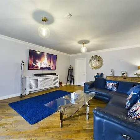 -- Huge -- 5-Bedroom Home & Private Gym By Tailored Accommodation Swansea Exterior photo