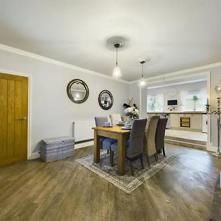 -- Huge -- 5-Bedroom Home & Private Gym By Tailored Accommodation Swansea Exterior photo