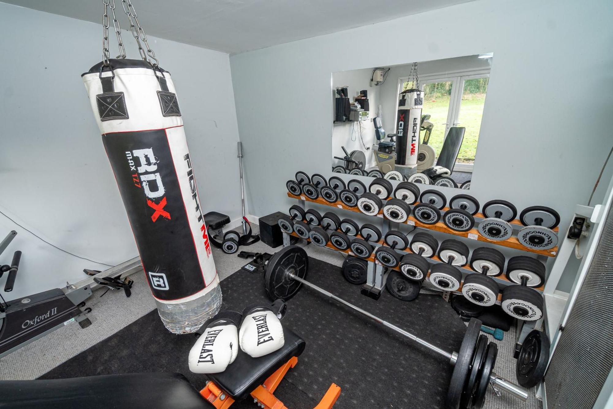 Дом отдыха -- Huge -- 5-bedroom & Private Gym By Tailored Суонси
